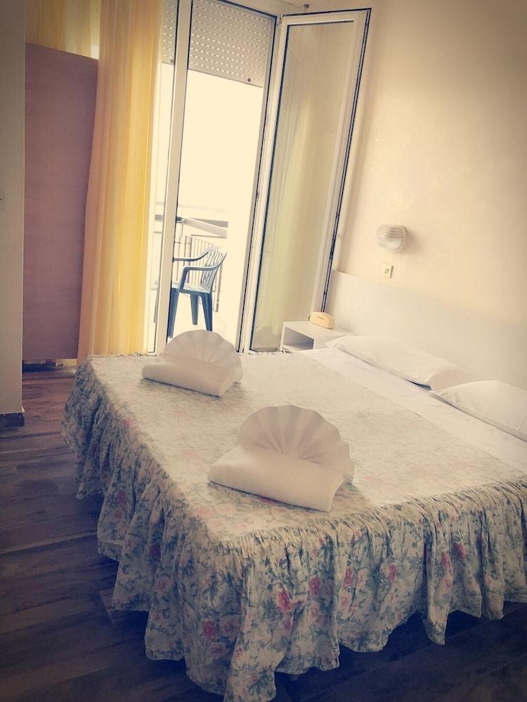 Hotel Brenta Viserbella di Rimini Luaran gambar