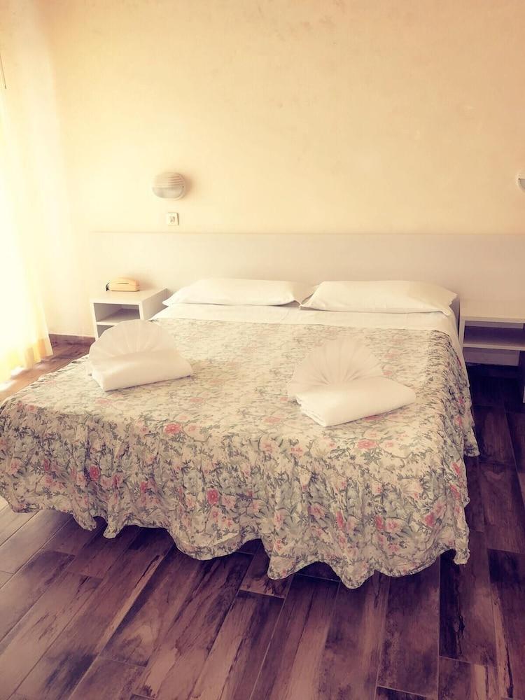 Hotel Brenta Viserbella di Rimini Luaran gambar