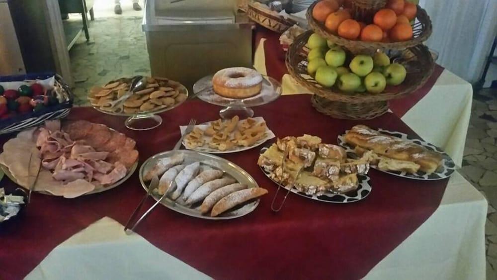 Hotel Brenta Viserbella di Rimini Luaran gambar