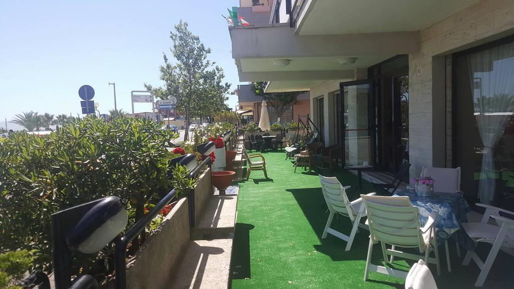 Hotel Brenta Viserbella di Rimini Luaran gambar