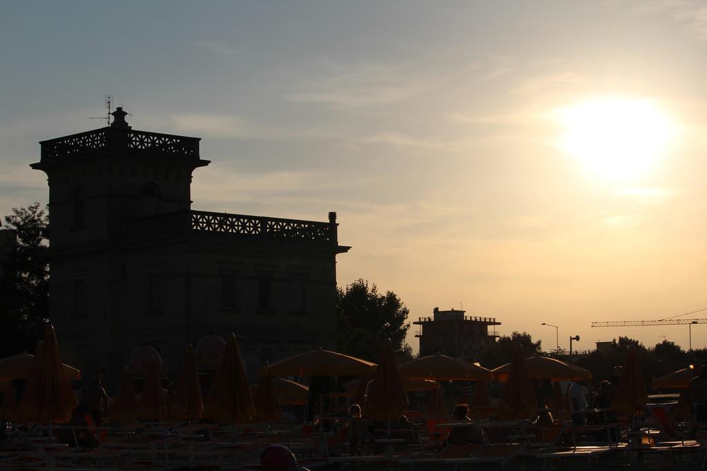 Hotel Brenta Viserbella di Rimini Luaran gambar