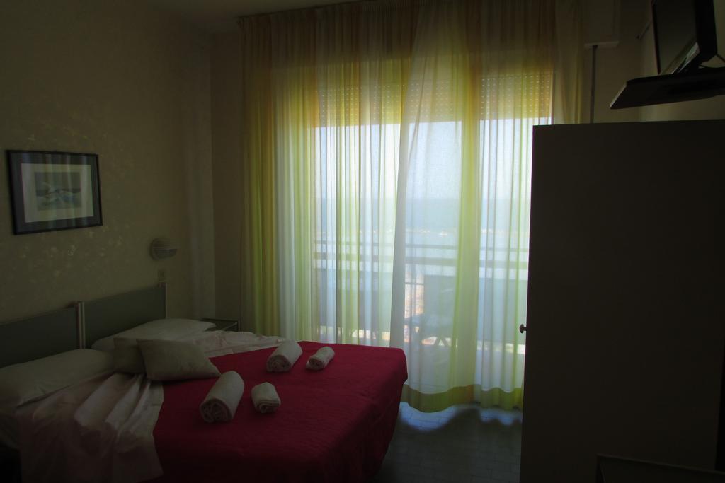 Hotel Brenta Viserbella di Rimini Luaran gambar