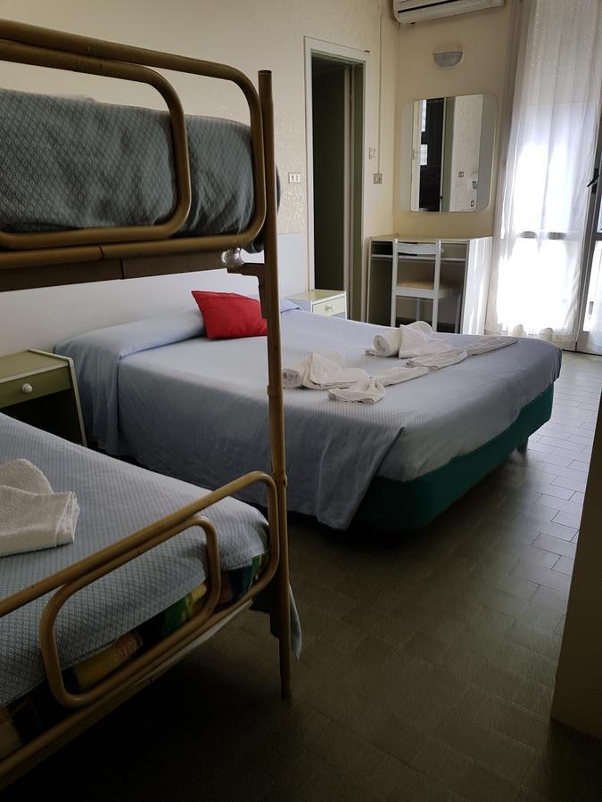 Hotel Brenta Viserbella di Rimini Luaran gambar