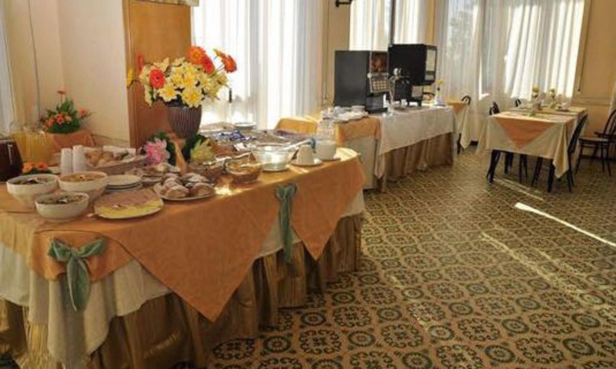 Hotel Brenta Viserbella di Rimini Luaran gambar